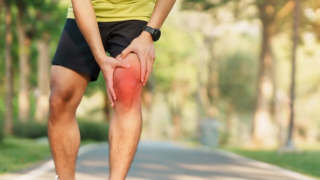 Viêm gân bánh chè là căn bệnh thường gặp ở người bận động chân quá mức
