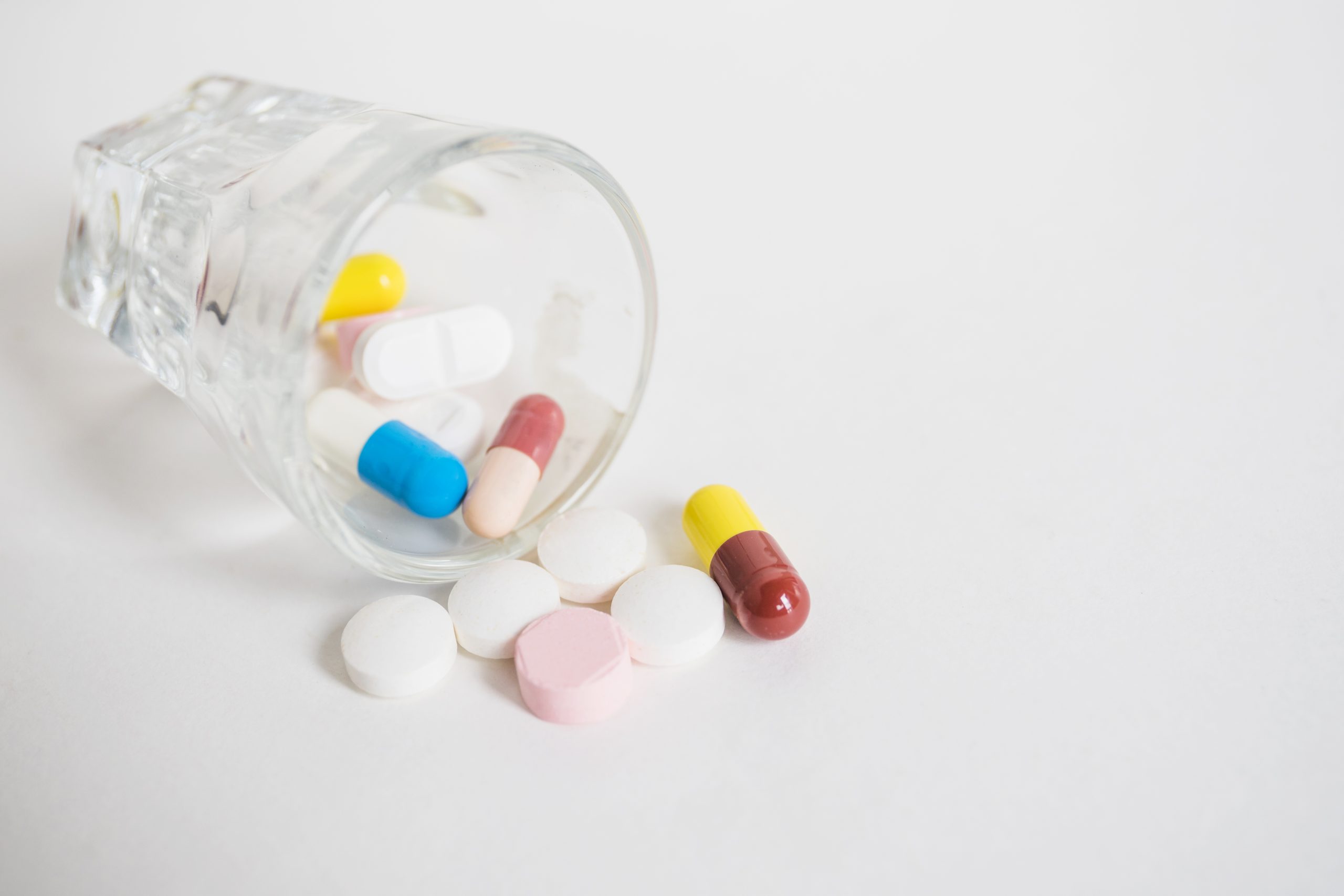 Đau thắt lưng: Triệu chứng, nguyên nhân & cách chữa trị