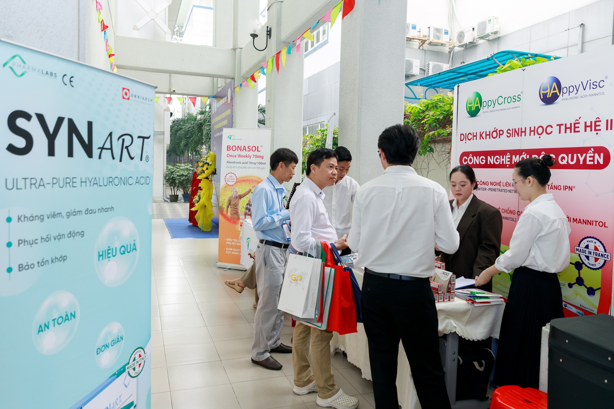 OMNIARCH CÙNG LAN TỎA GIÁ TRỊ KHOA HỌC TẠI KHÓA ĐÀO TẠO LIÊN TỤC (CME) CƠ XƯƠNG KHỚP 2025 TẠI THÀNH PHỐ HỒ CHÍ MINH