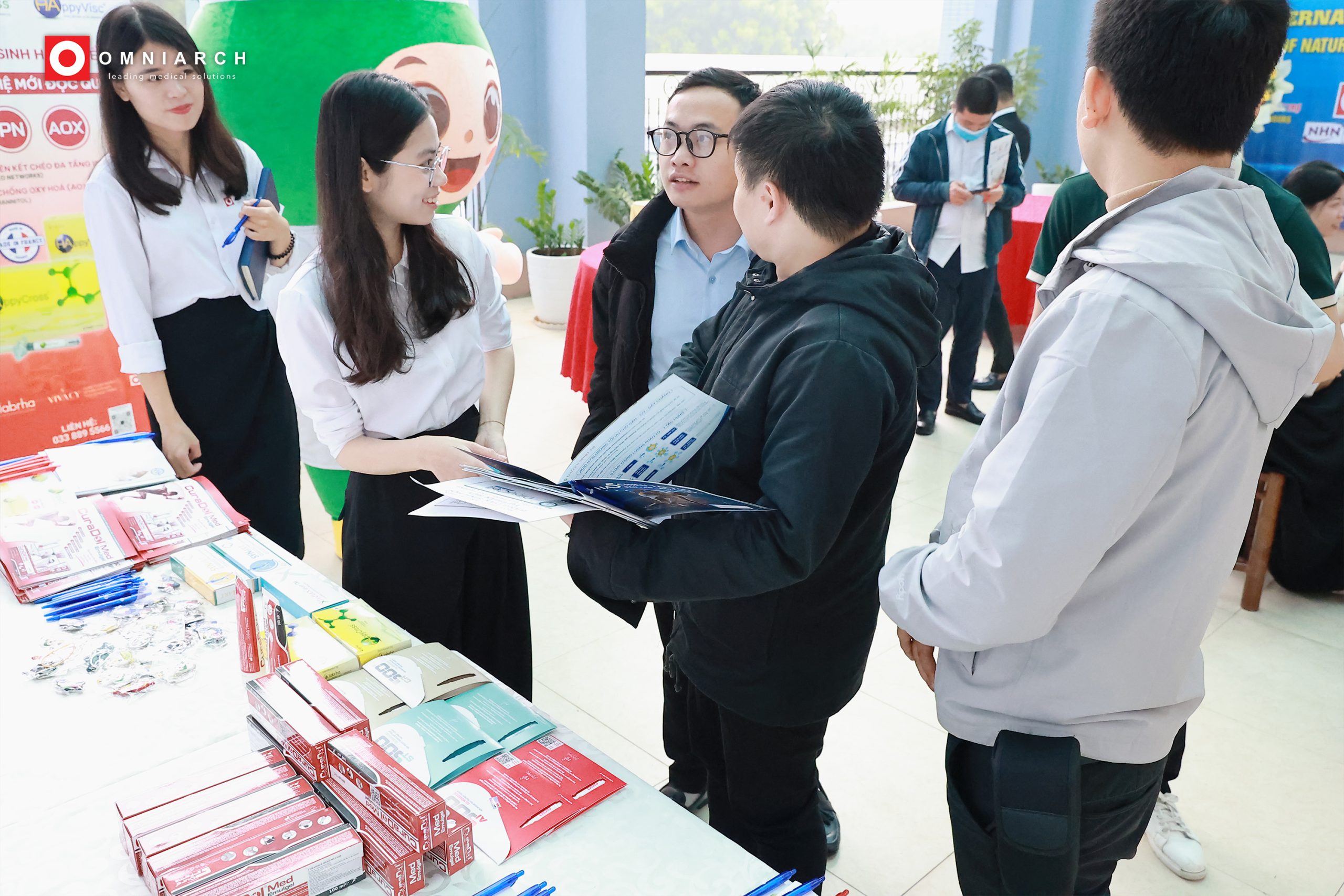 Omniarch Healthcare và dấu ấn tại Hội nghị Nội soi &amp; Thay khớp Việt Nam 2025