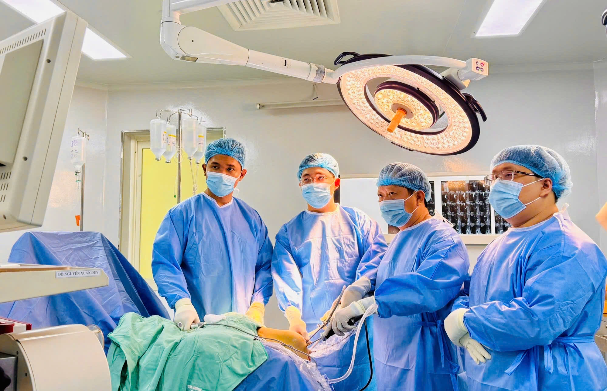 Giãn dây chằng chéo trước: Nguyên nhân, triệu chứng và cách điều trị