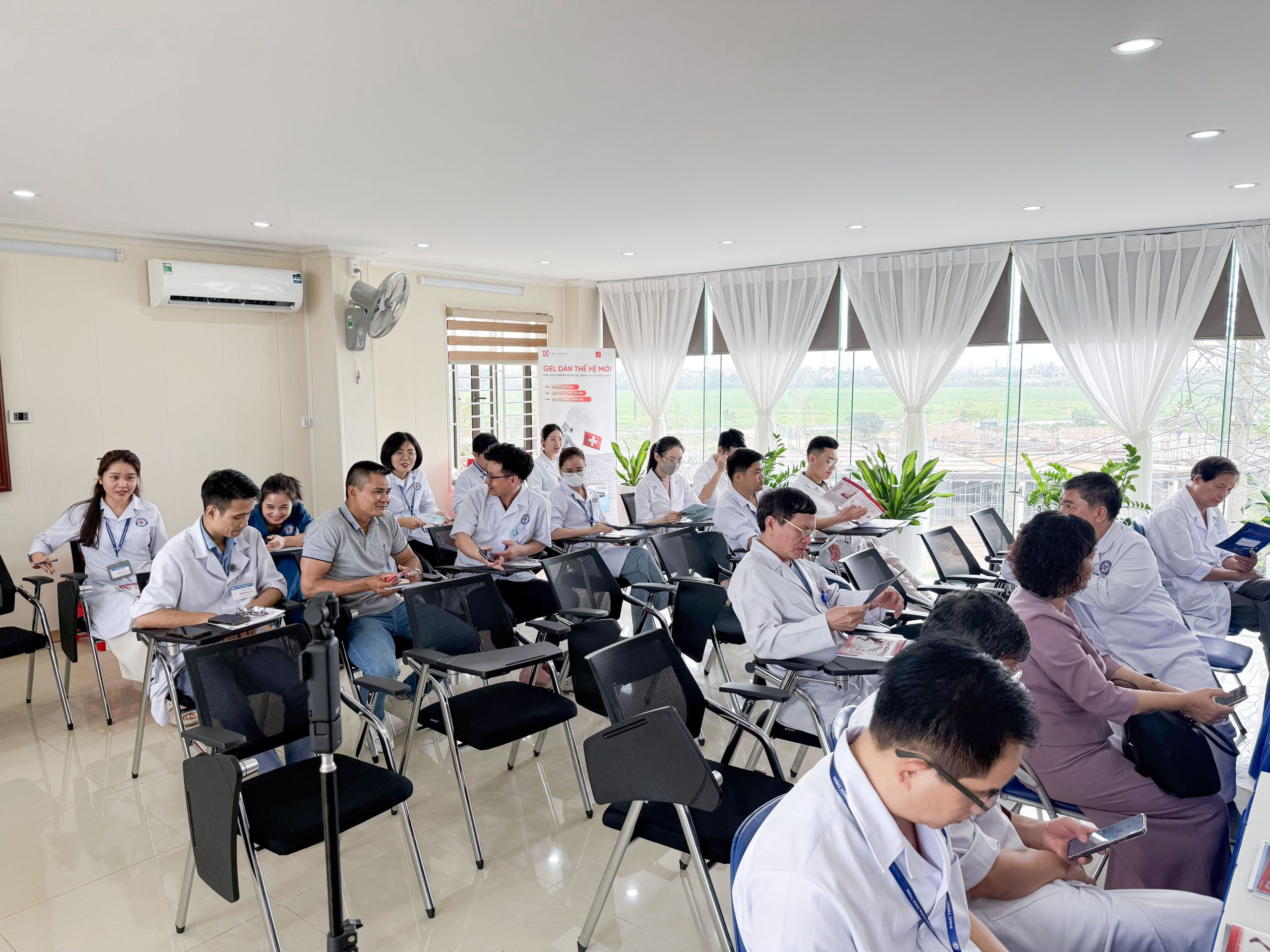 OMNIARCH PHỐI HỢP CÙNG BỆNH VIỆN ĐA KHOA PHÚC THỊNH TỔ CHỨC HỘI THẢO CẬP NHẬT ĐIỀU TRỊ THOÁI HÓA KHỚP GỐI