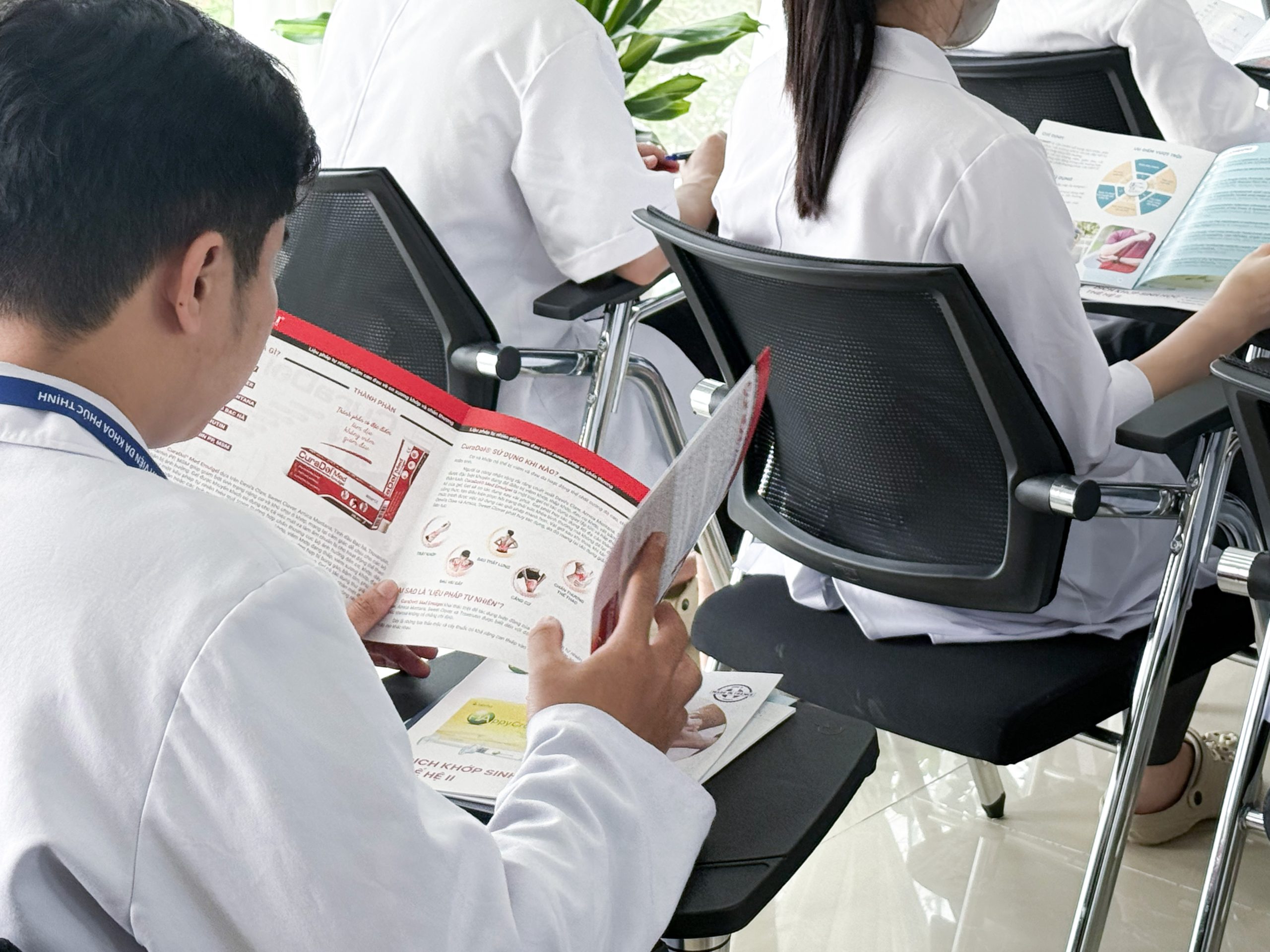 OMNIARCH PHỐI HỢP CÙNG BỆNH VIỆN ĐA KHOA PHÚC THỊNH TỔ CHỨC HỘI THẢO CẬP NHẬT ĐIỀU TRỊ THOÁI HÓA KHỚP GỐI