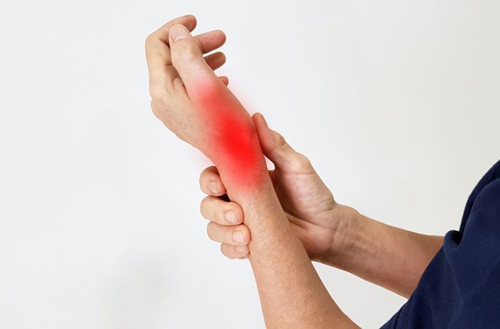 Hội chứng De Quervain: Triệu chứng, nguyên nhân và cách điều trị
