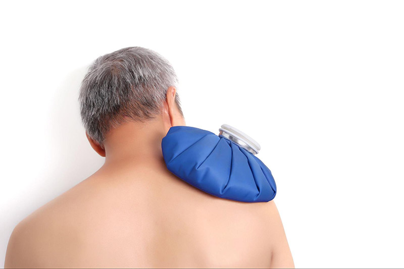 Bị trật khớp vai khi ngủ: Nguyên nhân &amp; Cách khắc phục
