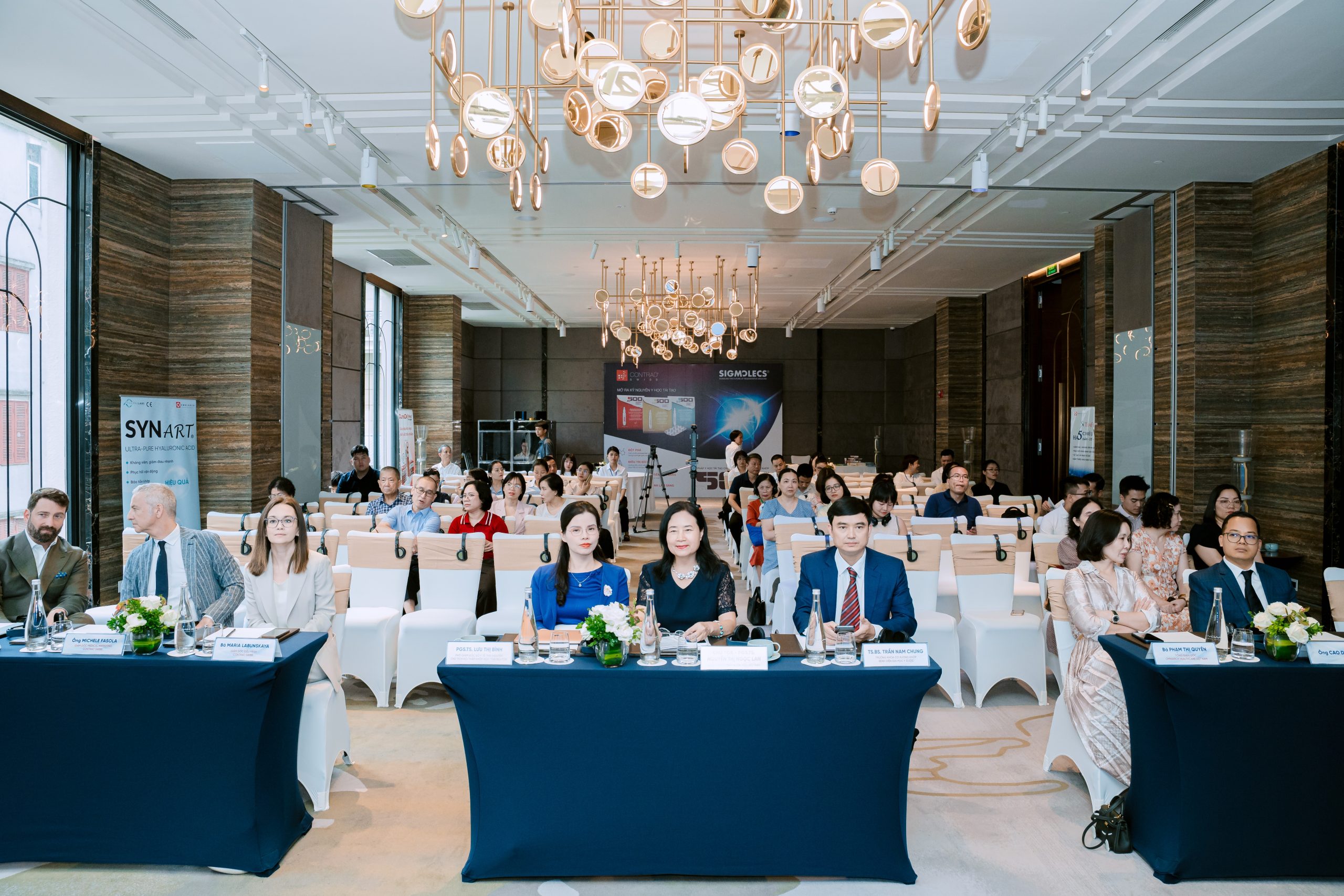 Toàn cảnh không gian hội thảo khoa học quy tụ đông đảo các chuyên gia và bác sĩ ngành Cơ xương khớp