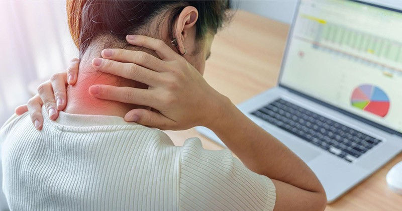 Ai dễ mắc thoái hóa đốt sống cổ?